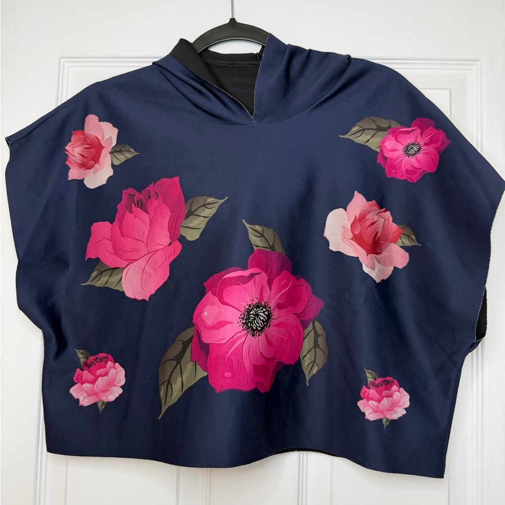 ULTRACOR Size S • Blue Floral Hooded Sleeveless Cropped Top.
